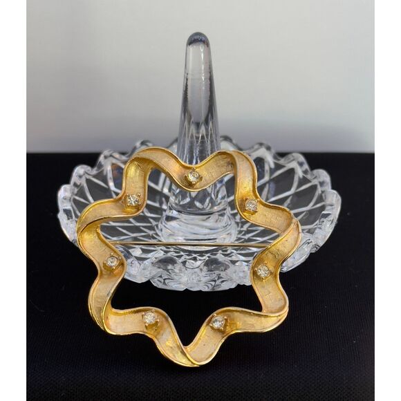 Vintage Sarah Coventry Rhinestone Ribbon Wreath Brooch - Picture 1 of 5